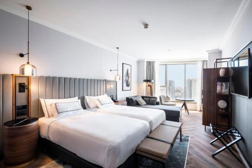 Habitación comunicada Supreme del hotel Melia Valencia. Foto 2