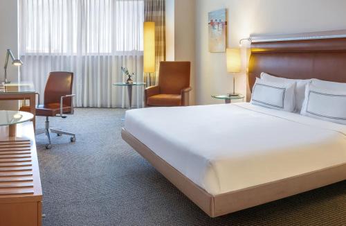 Habitación Meliá del hotel Melia Valencia. Foto 3