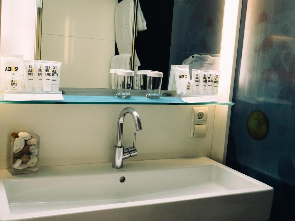 Habitación doble Económica del hotel Vincci Zentro Zaragoza. Foto 4