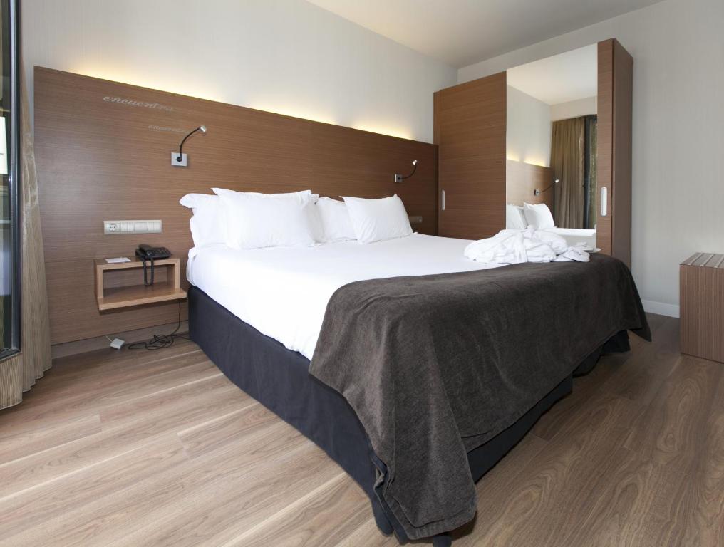 Habitación doble del hotel Vincci Zentro Zaragoza. Foto 3