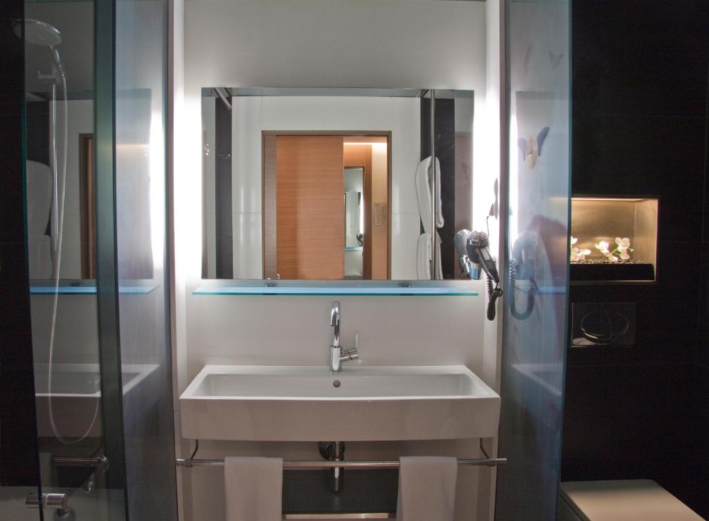 Habitación doble del hotel Vincci Zentro Zaragoza. Foto 4