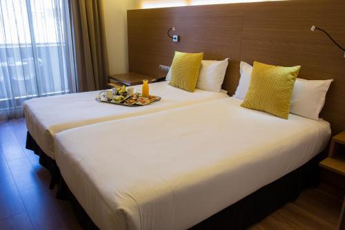 Habitación Doble con terraza del hotel Vincci Zentro Zaragoza. Foto 1