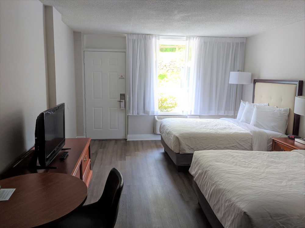 Room, 2 Double Beds, Street View del hotel Lakefront Terrace Resort. Foto 1