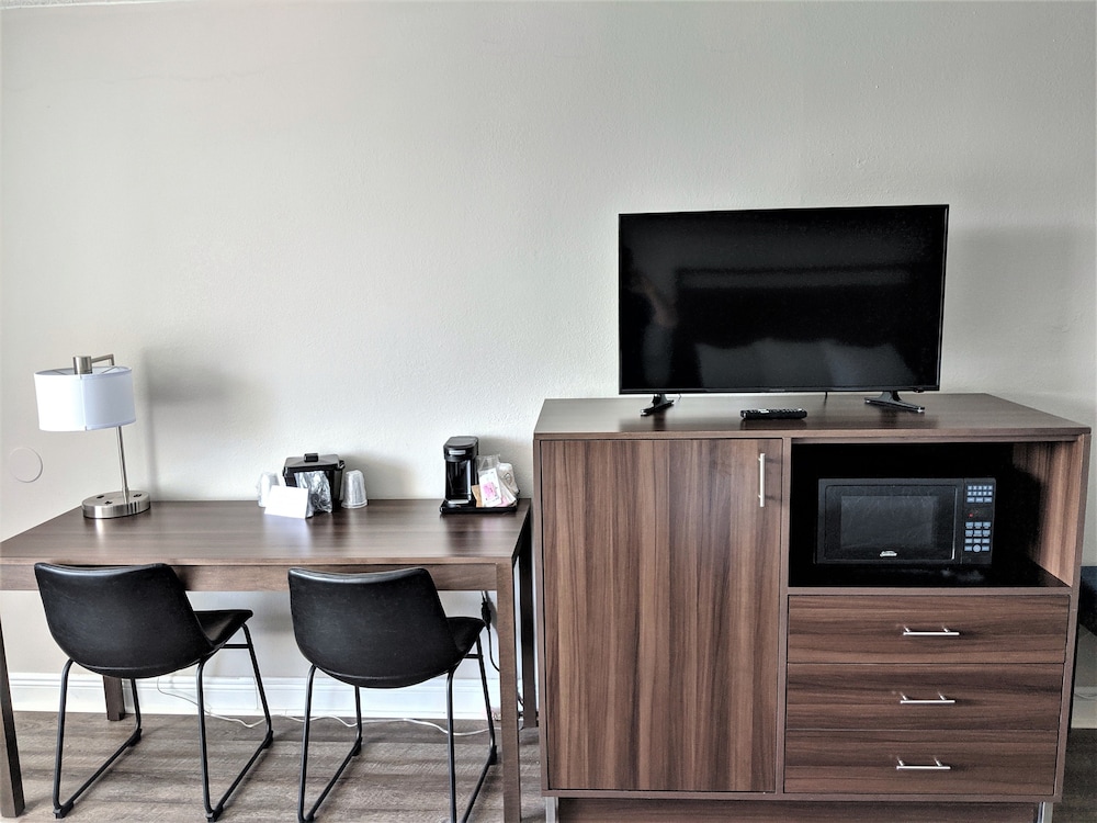 Habitación, 2 camas de matrimonio, vistas al lago del hotel Lakefront Terrace Resort. Foto 2