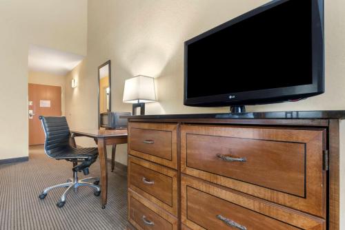 Habitación con 2 camas grandes del hotel Best Western University Inn. Foto 5