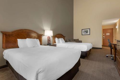 Habitación Doble con 2 camas dobles y sofá cama - para no fumadores del hotel Best Western University Inn. Foto 3