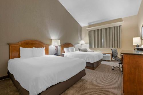 Habitación Doble con 2 camas dobles - Adaptada del hotel Best Western University Inn