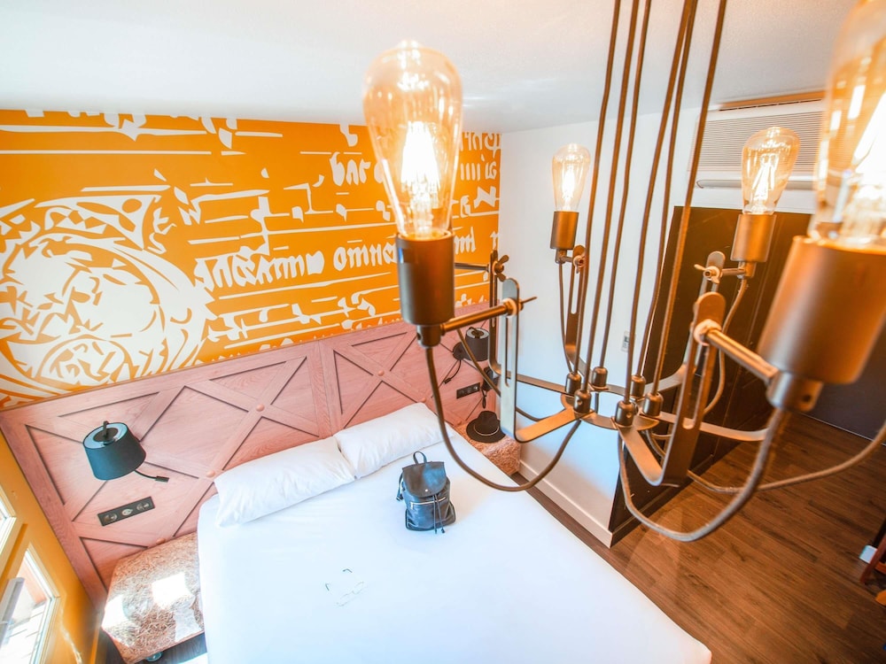 Habitación Estándar con 1 cama doble del hotel ibis Styles Carcassonne La Cité. Foto 7