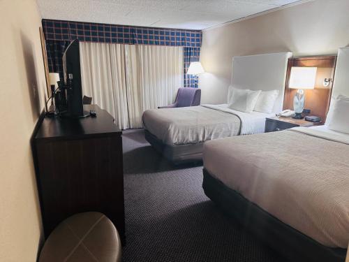 Habitación Doble con 2 camas dobles - Adaptada para personas con movilidad reducida/No fumadores del hotel Quality Inn