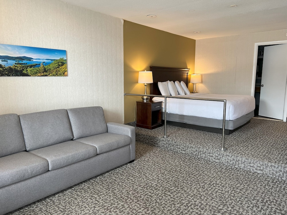 Habitación (Lakefront Room 1 King Bed) del hotel The Georgian Lakeside Resort