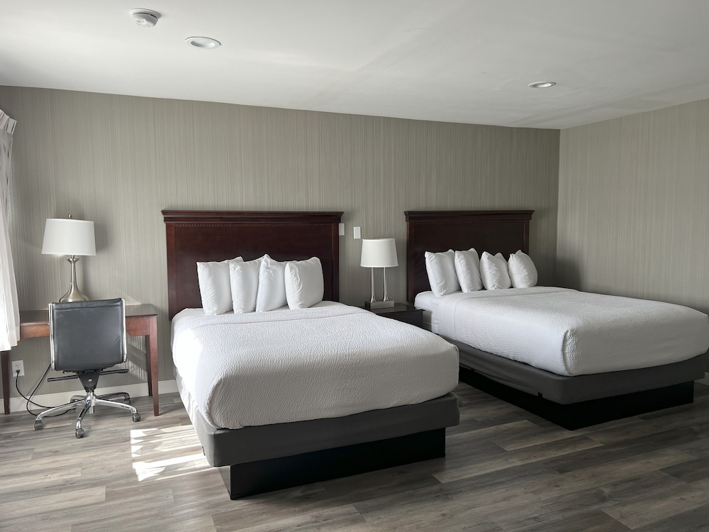 Habitación (Two Room Suite, 2 Bedrooms) del hotel The Georgian Lakeside Resort. Foto 2