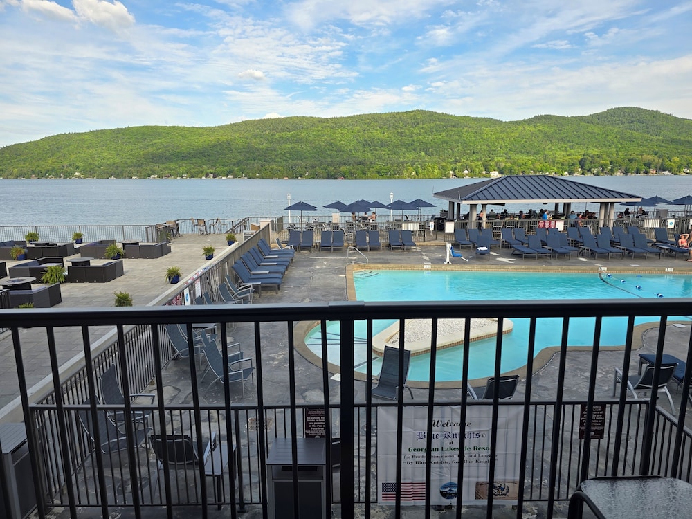 Habitación (Suite, Lake View) del hotel The Georgian Lakeside Resort. Foto 4