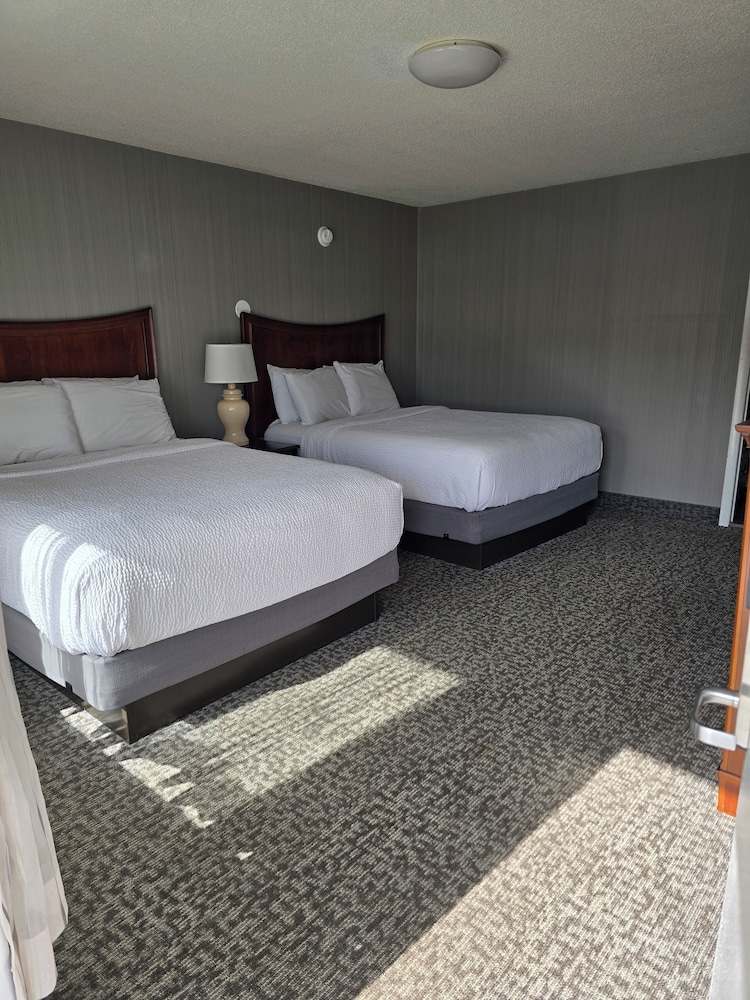Habitación (Best Value Room, 2 Queen Beds) del hotel The Georgian Lakeside Resort