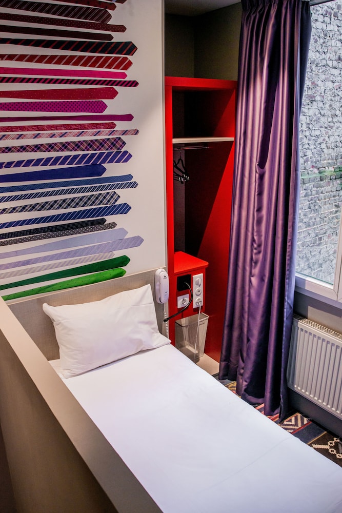 Habitación estándar con una cama individual del hotel Ibis Styles Lille Centre Grand Place. Foto 1