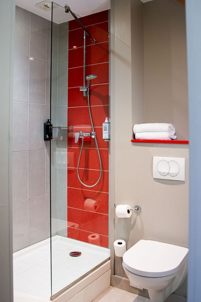 Habitación estándar con una cama individual del hotel Ibis Styles Lille Centre Grand Place. Foto 12