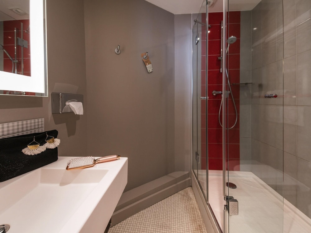Habitación Estándar con 1 cama doble del hotel Ibis Styles Lille Centre Grand Place. Foto 16