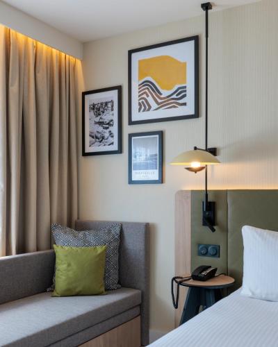 Habitación con cama extragrande del hotel Hilton Garden Inn Marseille Provence Airport. Foto 3