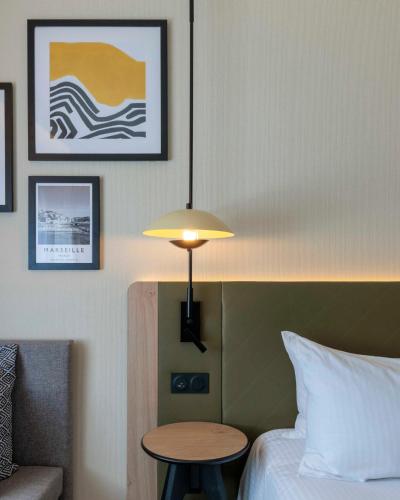 Habitación con cama extragrande - Adaptada para personas de movilidad reducida del hotel Hilton Garden Inn Marseille Provence Airport. Foto 2