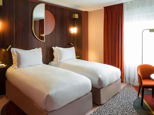 Habitación Twin Deluxe - 2 camas del hotel MGallery Nest Paris La Defense. Foto 3