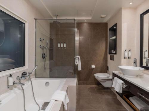 Habitación Twin Signature - 2 camas del hotel MGallery Nest Paris La Defense. Foto 1