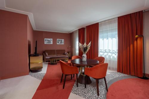 L'Envol Suite del hotel MGallery Nest Paris La Defense. Foto 11