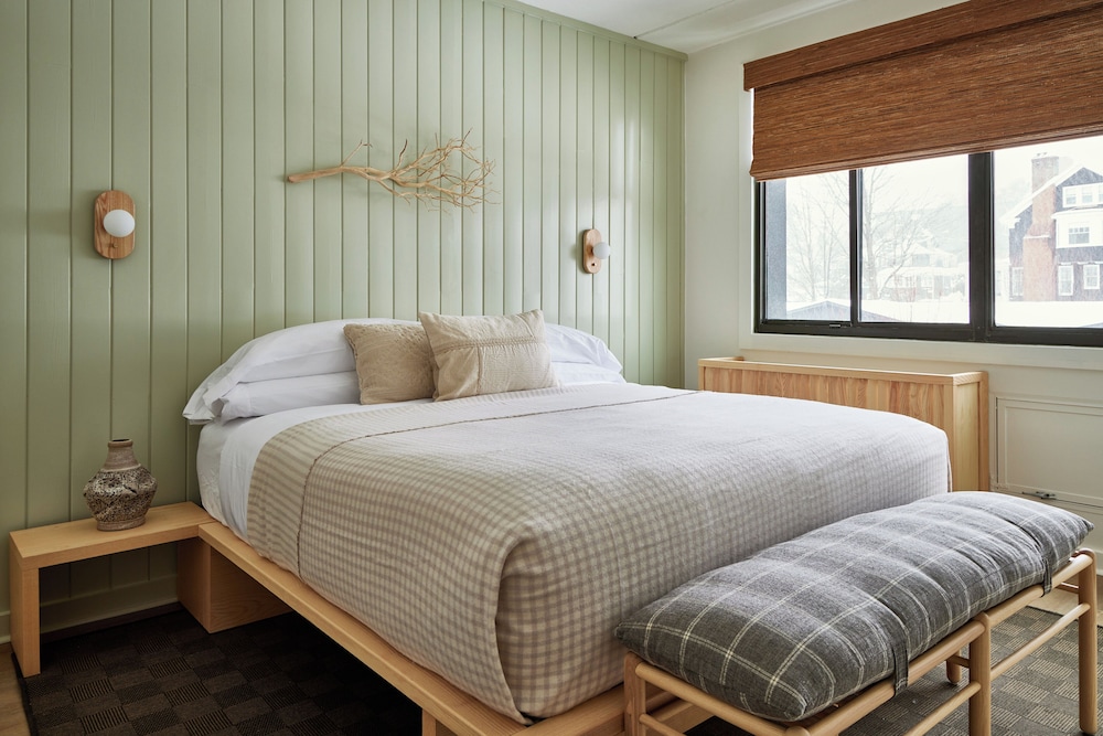 Habitación Deluxe, 1 cama de matrimonio grande con sofá cama del hotel Lake Placid Summit. Foto 1
