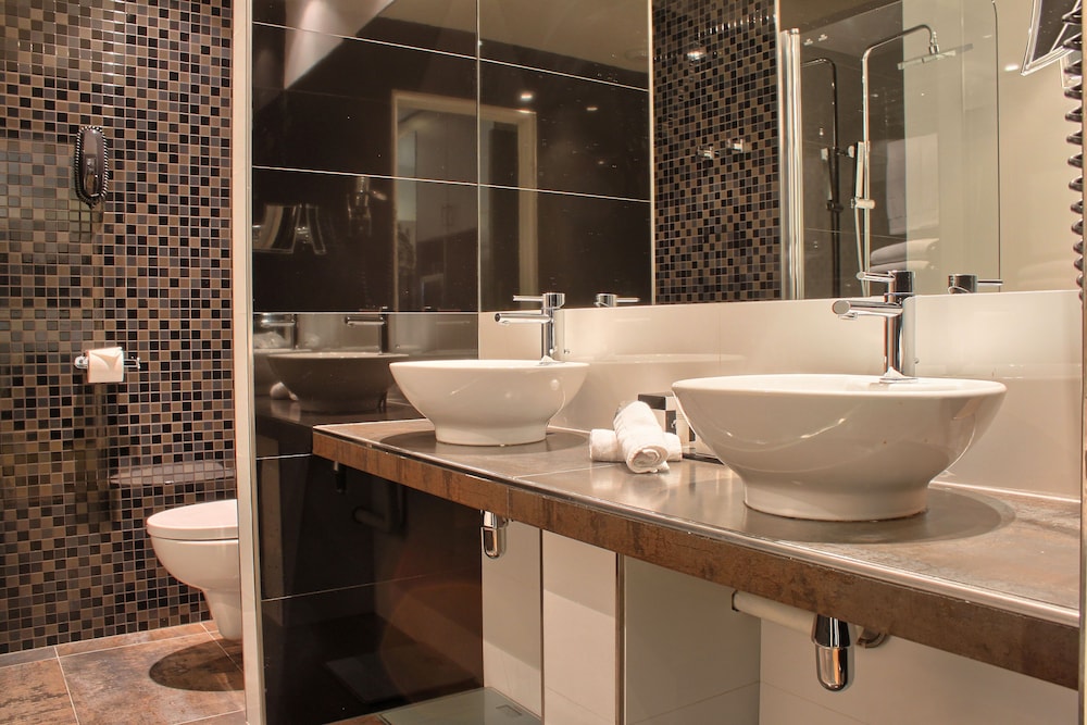 Dos habitaciones dobles comunicadas del hotel L'Empire Paris. Foto 4