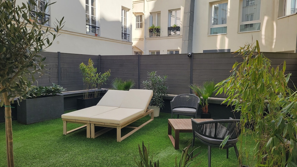 Habitación superior, terraza del hotel L'Empire Paris. Foto 1