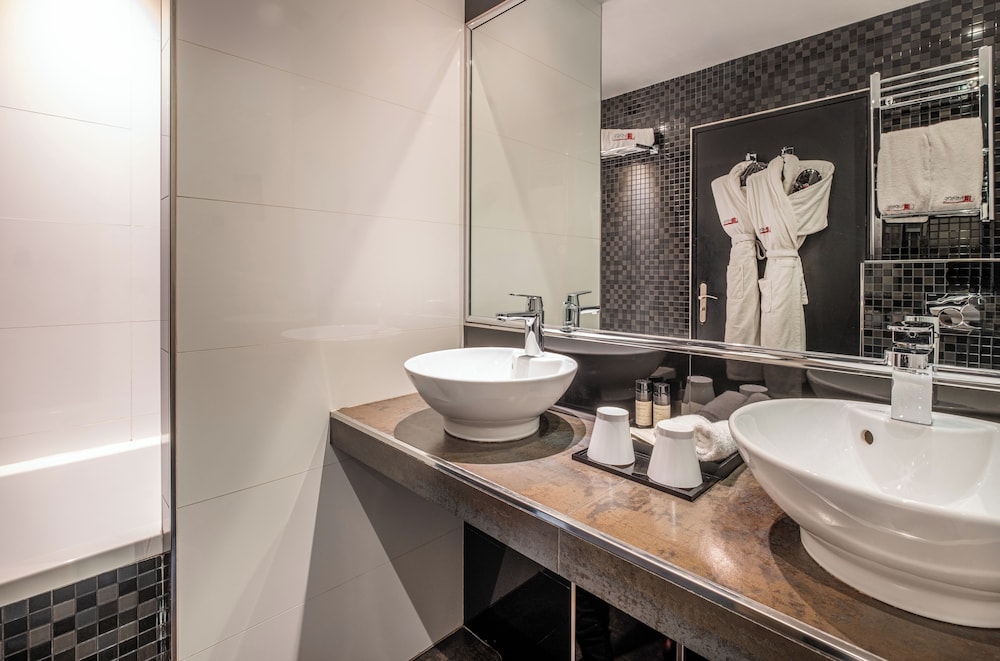 Habitación superior del hotel L'Empire Paris. Foto 6