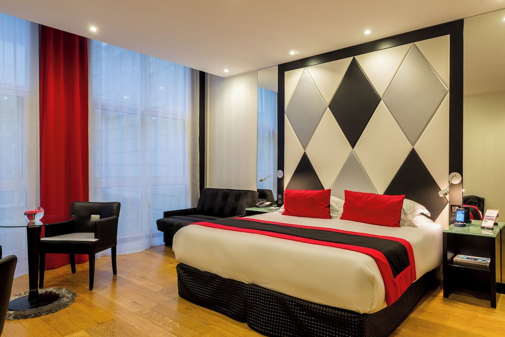 Habitación triple Deluxe del hotel L'Empire Paris. Foto 4