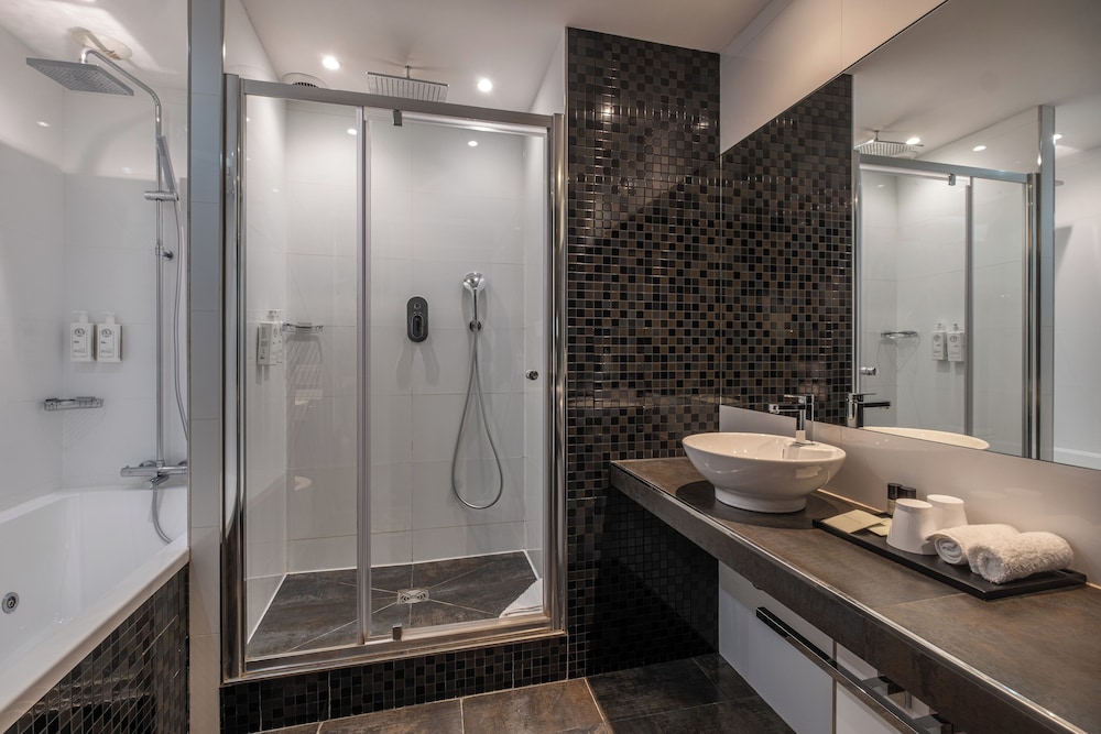 Habitación triple Deluxe del hotel L'Empire Paris. Foto 5