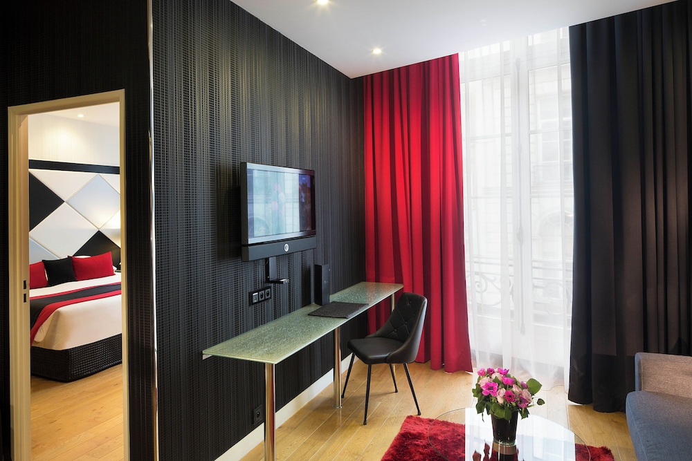 Suite ejecutiva, bañera de hidromasaje del hotel L'Empire Paris. Foto 4