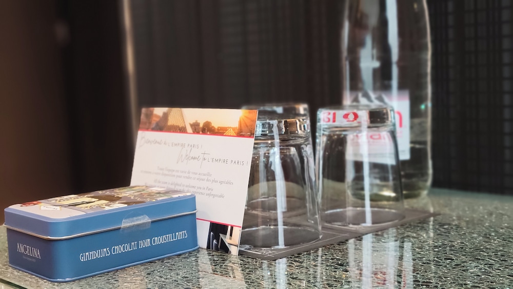 Suite ejecutiva, bañera de hidromasaje del hotel L'Empire Paris. Foto 5