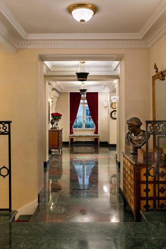 Habitación Doble Clásica del hotel François 1er. Foto 2