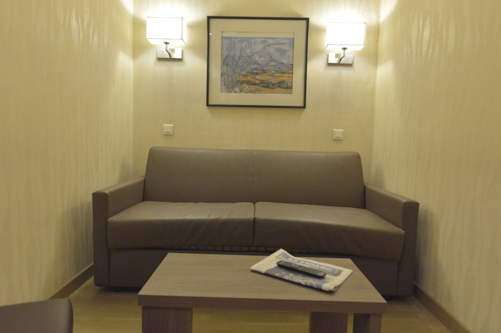 Suite familiar, 1 habitación del hotel Renoir. Foto 1