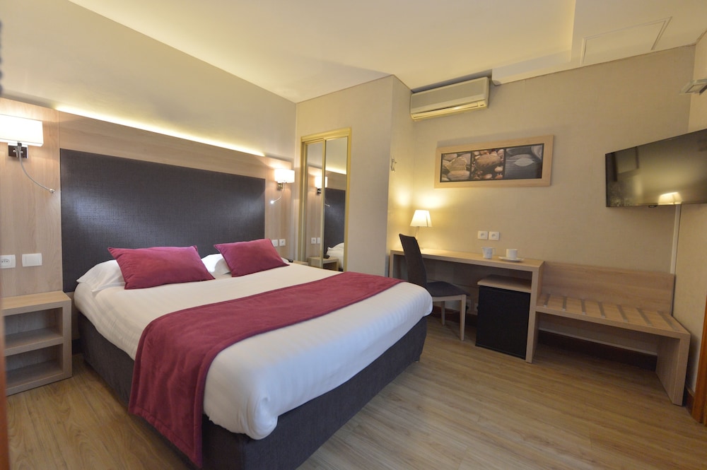 Habitación con 1 cama doble o 2 individuales del hotel Renoir. Foto 4