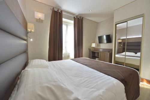 Habitación Doble con cama supletoria del hotel Renoir