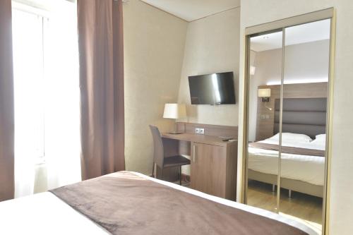 Habitación Doble con cama supletoria del hotel Renoir. Foto 5