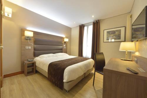 Habitación Doble con cama supletoria del hotel Renoir. Foto 6