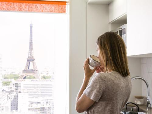 Apartamento de 1 dormitorio con vistas a la torre Eiffel del hotel Adagio Paris Centre Tour Eiffel. Foto 2