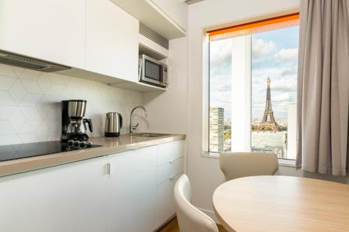 Apartamento de 1 dormitorio con vistas a la torre Eiffel del hotel Adagio Paris Centre Tour Eiffel. Foto 4