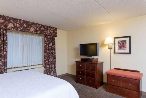 Habitación con cama king size pillowtop - No fumadores del hotel Hampton Inn Schenectady Downtown