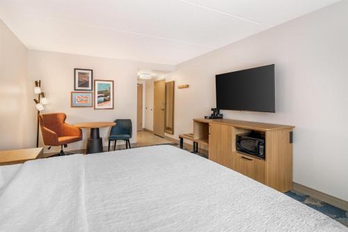 Habitación - 1 cama extragrande - No fumadores del hotel Hampton Inn Schenectady Downtown