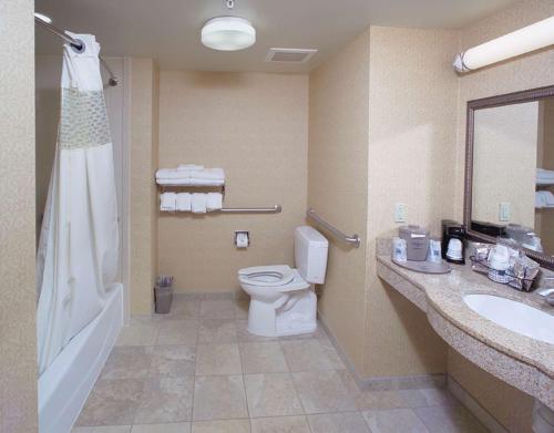 Habitación con 2 camas grandes - No fumadores/Adaptada para discapacidad auditiva y de movimiento del hotel Hampton Inn Schenectady Downtown. Foto 5