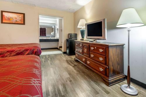 Habitación Doble con 2 camas dobles - No fumadores del hotel Econo Lodge Cortland. Foto 2