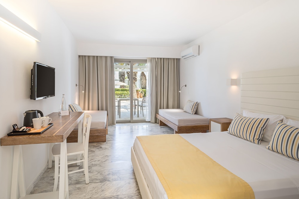 Habitación Maxi con Vistas al Jardín o a la Piscina del hotel Sol Marina Beach Crete
