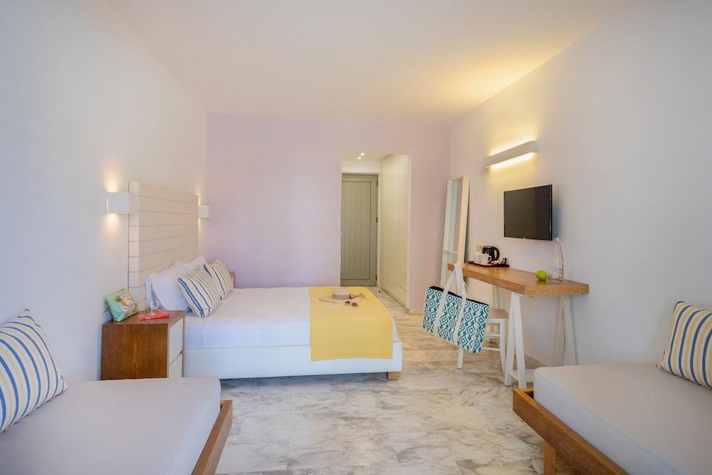 Habitación Maxi con Vistas al Jardín o a la Piscina del hotel Sol Marina Beach Crete. Foto 1