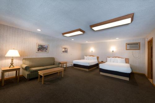 Habitación Deluxe con 2 camas grandes del hotel Americas Best Value Inn and Suites Lake George
