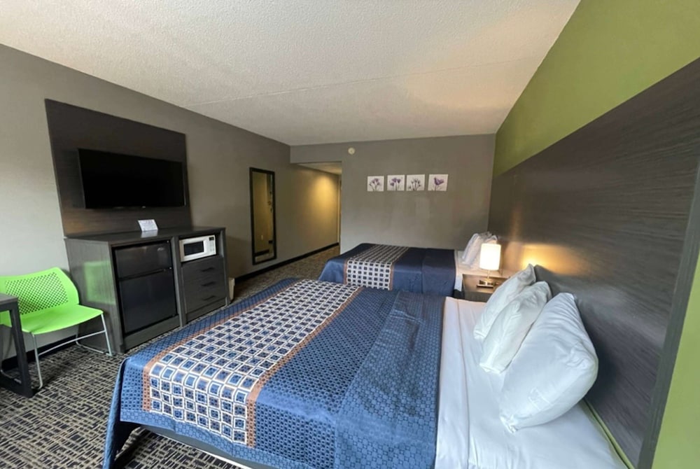 Habitación, 2 camas de matrimonio, no fumadores del hotel Wingate by Wyndham Lake George. Foto 4