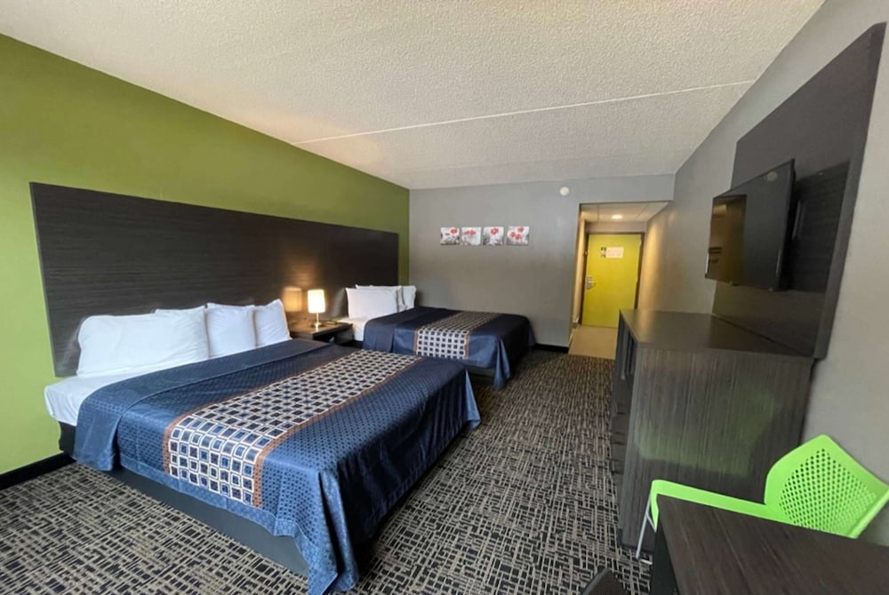 Habitación Deluxe, 2 camas de matrimonio, no fumadores del hotel Wingate by Wyndham Lake George